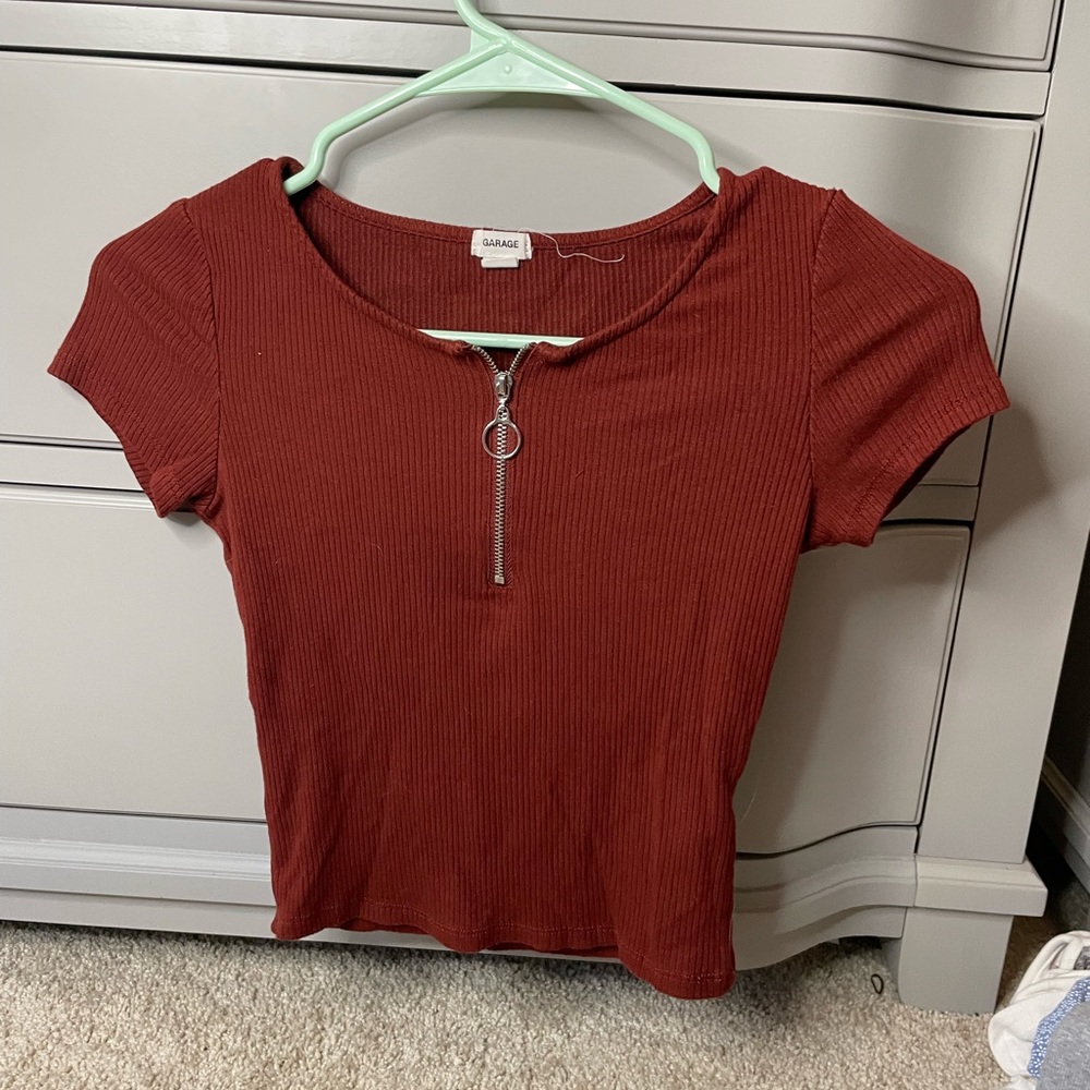 Garage top with zipper